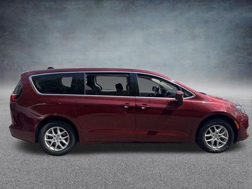 Velvet 2023 Chrysler Voyager LX