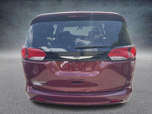 Velvet 2023 Chrysler Voyager LX