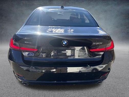 2023 BMW 330 i xDrive