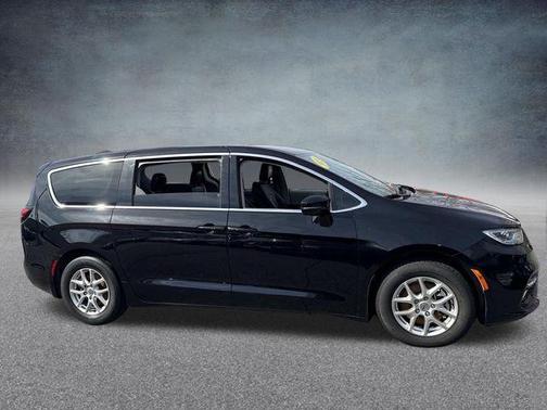 2024 Chrysler Pacifica Touring-L