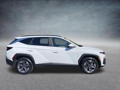 White Pearl 2025 Hyundai TUCSON SEL