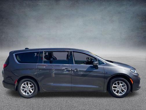 2023 Chrysler Pacifica Touring-L