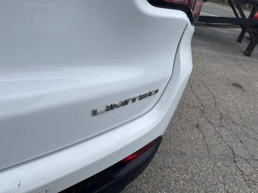 Bright White Clearcoat 2023 Jeep Compass Limited