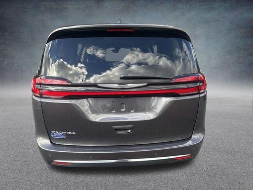 2023 Chrysler Pacifica Touring-L