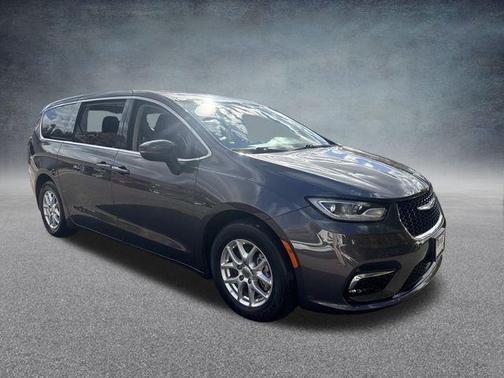 2023 Chrysler Pacifica Touring-L