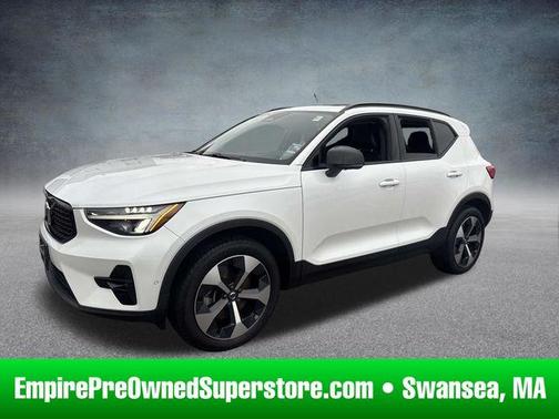 2023 Volvo XC40 B5 Plus Dark Theme