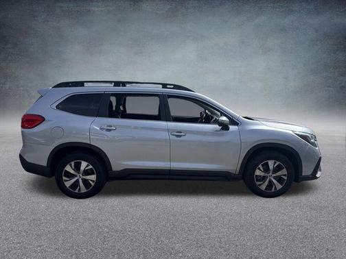 Ice Silver Metallic 2023 Subaru Ascent Premium 8-Passenger