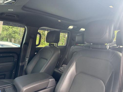2023 Land Rover Defender 110 V8