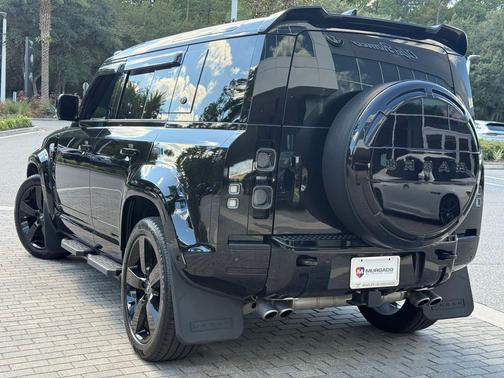 2023 Land Rover Defender 110 V8