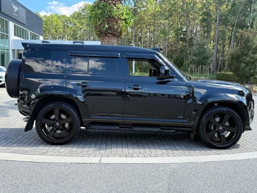 2023 Land Rover Defender 110 V8
