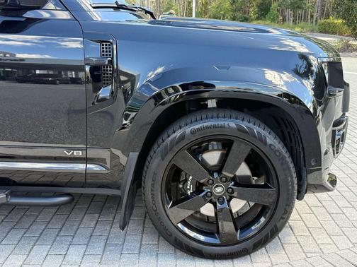 2023 Land Rover Defender 110 V8