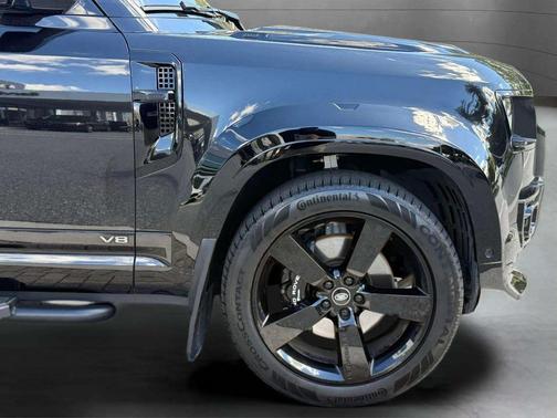 2023 Land Rover Defender 110 V8