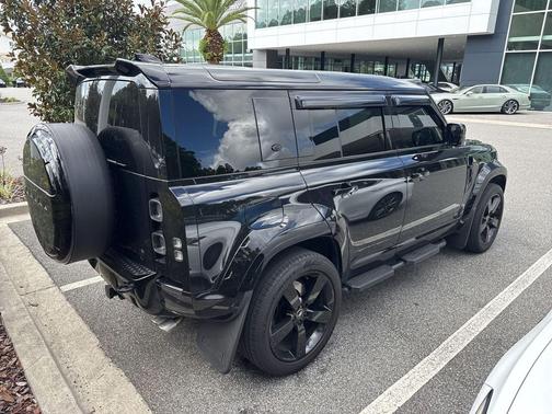 2023 Land Rover Defender 110 V8