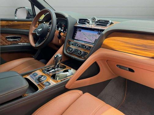 Magnetic/Rose Gold 2021 Bentley Bentayga V8