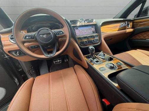 Magnetic/Rose Gold 2021 Bentley Bentayga V8