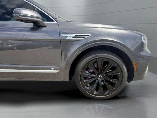 Magnetic/Rose Gold 2021 Bentley Bentayga V8