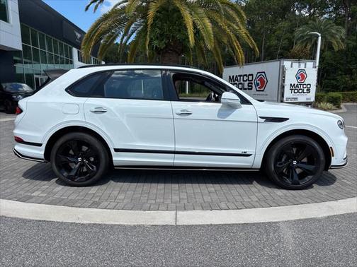 2022 Bentley Bentayga V8