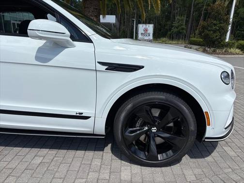 2022 Bentley Bentayga V8