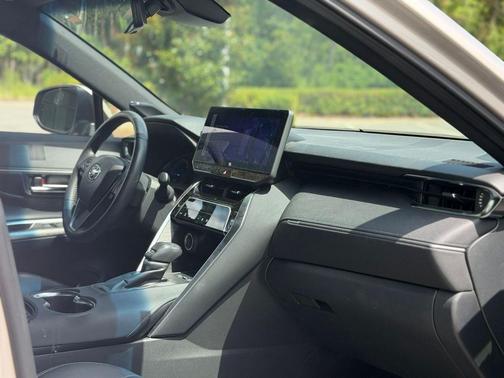 Titanium Glow 2024 Toyota Venza XLE