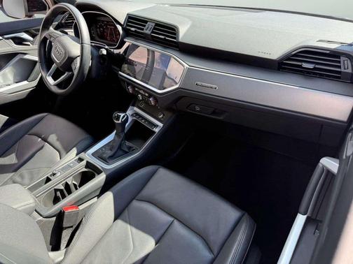 2023 Audi Q3 Premium 45 TFSI S line quattro Tiptronic