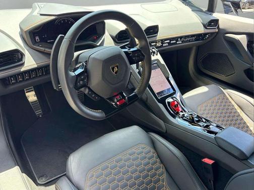 2024 Lamborghini Huracan EVO Spyder