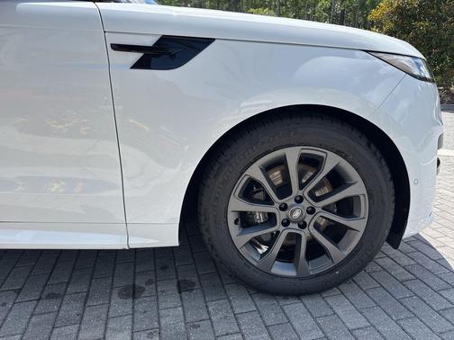 Fuji White 2024 Land Rover Range Rover Sport SE