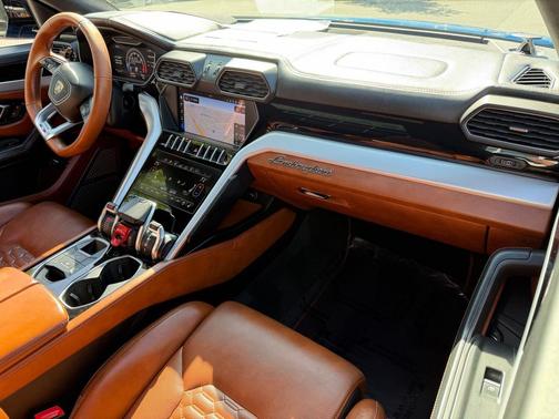 2019 Lamborghini Urus Base