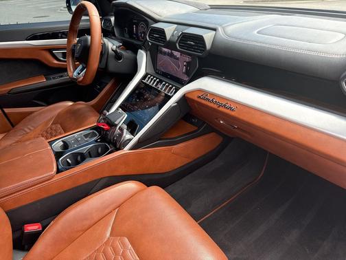 2019 Lamborghini Urus Base