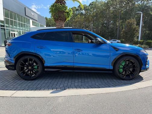 2019 Lamborghini Urus Base