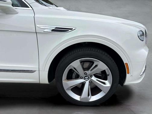 2024 Bentley Bentayga V8