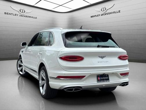 2024 Bentley Bentayga V8