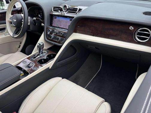 2024 Bentley Bentayga V8