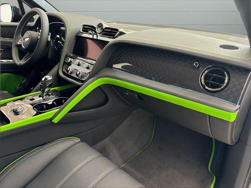 2025 Bentley Bentayga V8