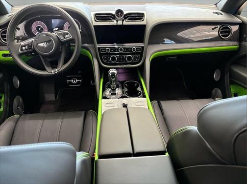 2025 Bentley Bentayga V8