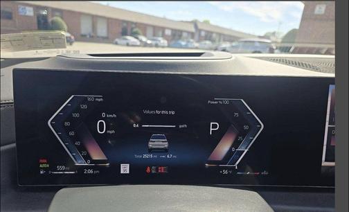 White Metallic 2025 BMW X7 xDrive40i