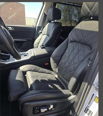 White Metallic 2025 BMW X7 xDrive40i