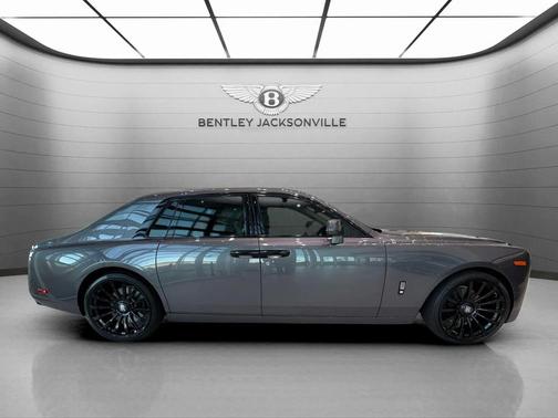 2019 Rolls-Royce Phantom Base