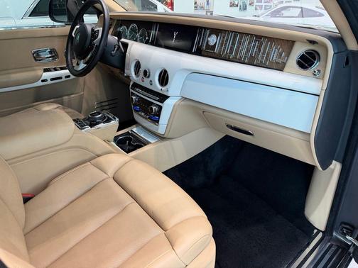 2019 Rolls-Royce Phantom 