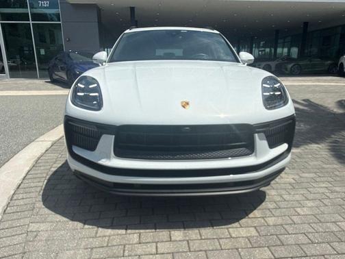 White 2022 Porsche Macan Macan