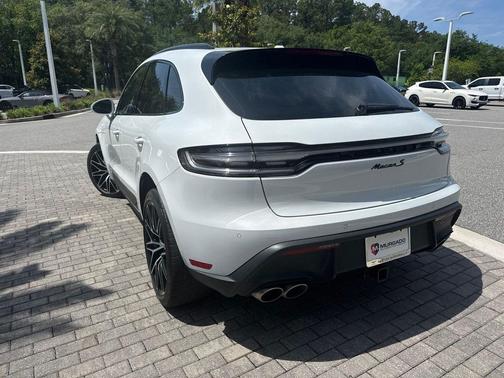White 2022 Porsche Macan Macan