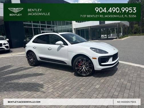 White 2022 Porsche Macan Macan