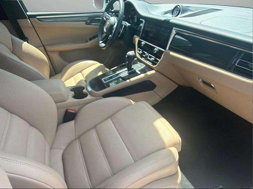 White 2022 Porsche Macan Macan