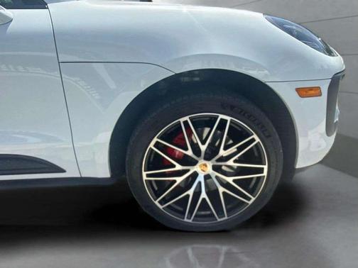 White 2022 Porsche Macan Macan