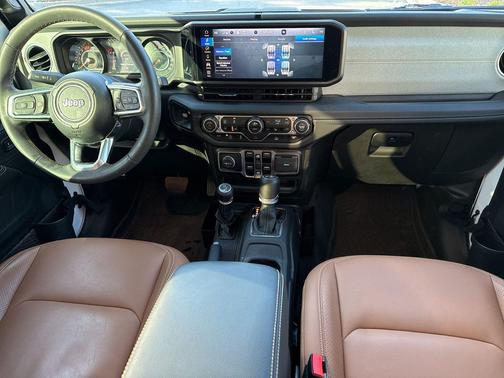 2024 Jeep Wrangler 4-Door Sahara 4x4