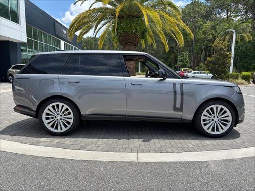 2025 Land Rover Range Rover P400 SE 7 Seat