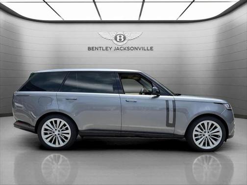 2025 Land Rover Range Rover P400 SE 7 Seat