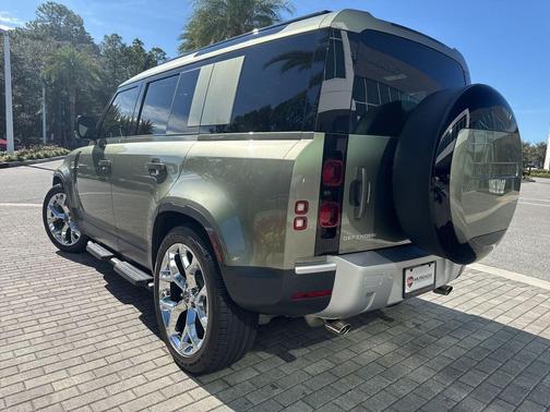 2025 Land Rover Defender 110 P300