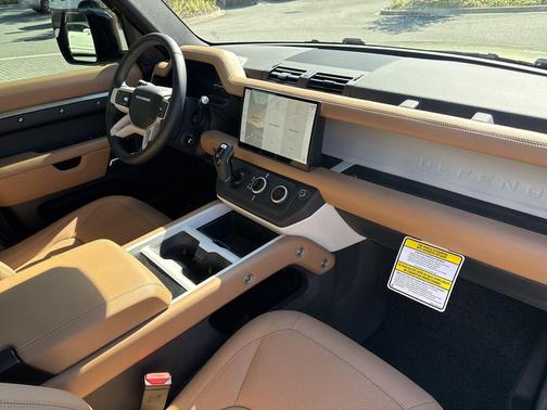 2025 Land Rover Defender 110 P300