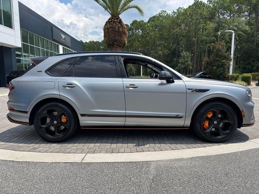 2025 Bentley Bentayga V8