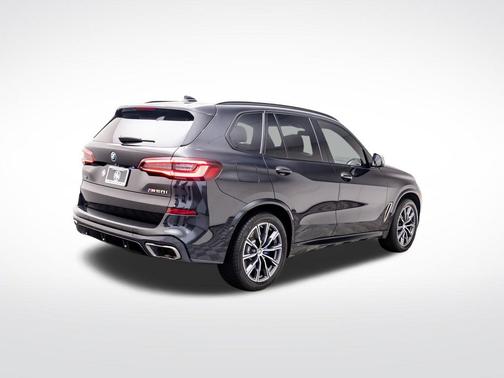 2022 BMW X5 M50i